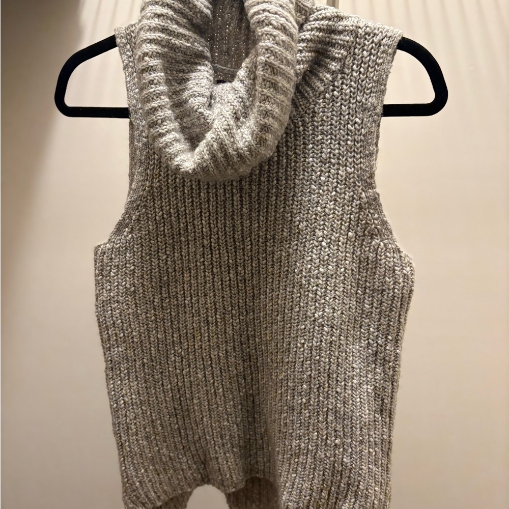Aeropostale Chunky Ribbed Sleeveless Turtleneck Sweater Vest - Picture 4 of 7